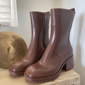 Brown rain boots with heels!